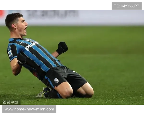 AC米兰后防轮换训练：教练要求更快速的换位与压缩空间